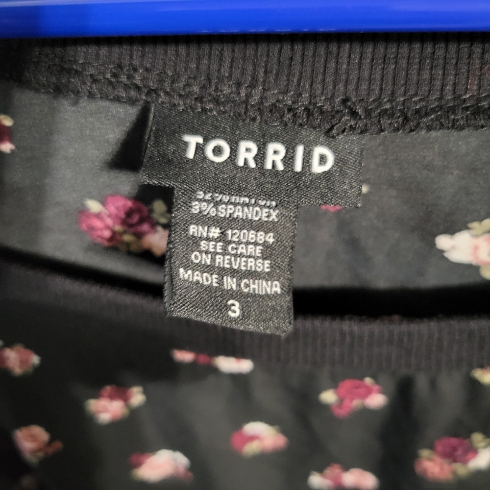 TORRID FLORAL TOP SZ 3 - Picture 2 of 5